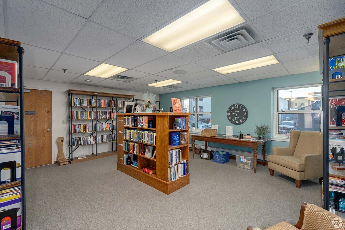 Main Floor Library And Recreation Room2 - Elysian Downtown Plaza